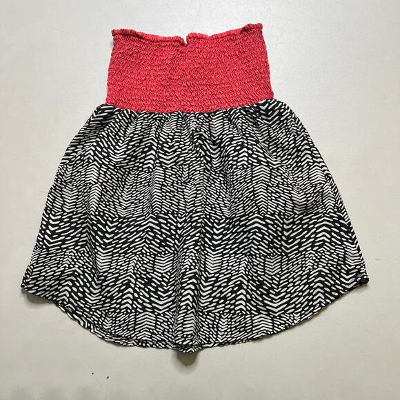 Roxy Women’s Strapless Smocked Mini Dress Black White Pink Size Small Boho Surf - Picture 2 of 8